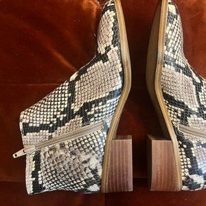 Leather faux snakeskin Ankle boot /Size 6.5 Womens NWOB